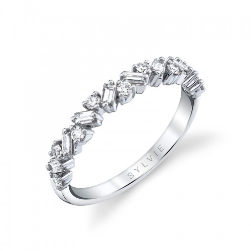 Slanted Baguette and Round Diamond Wedding Band