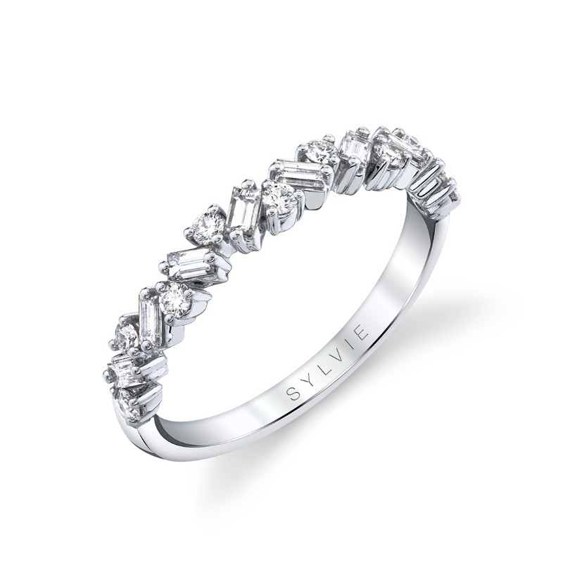 Slanted Baguette and Round Diamond Wedding Band