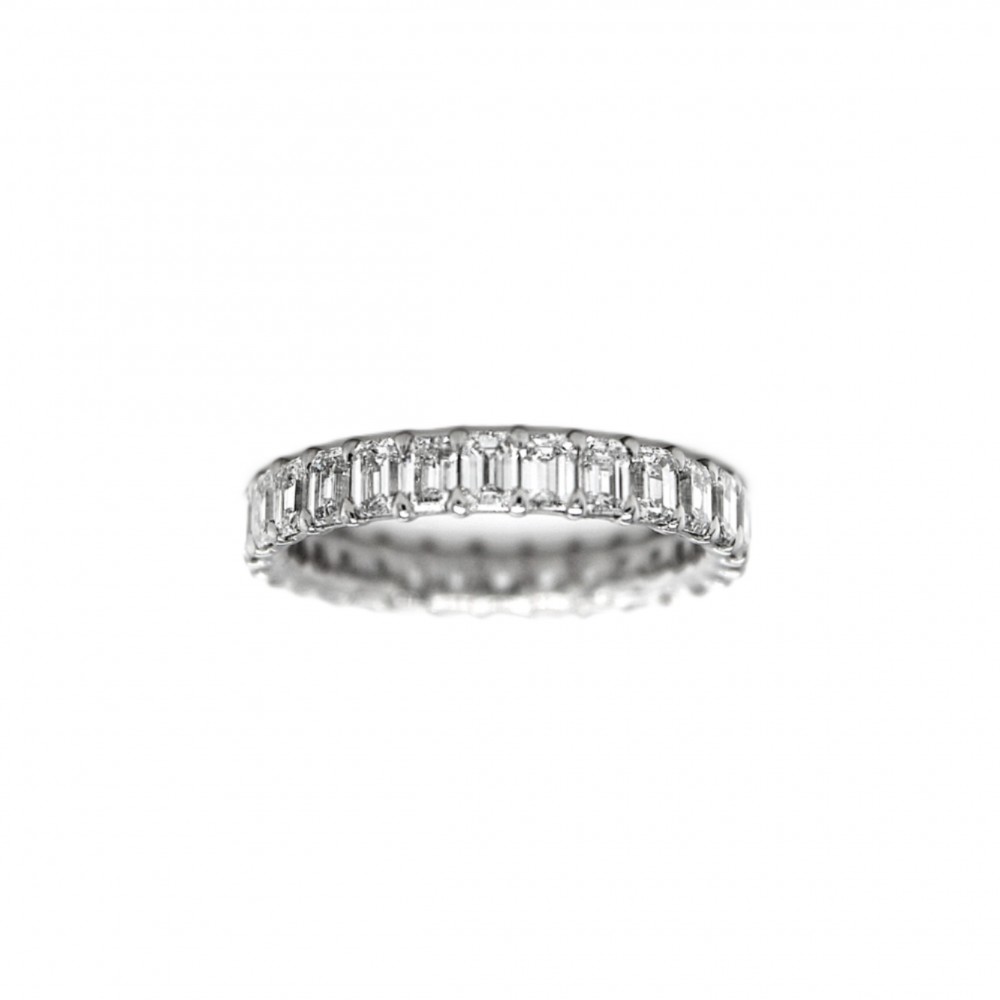 PLATINUM EMERALD CUT DIAMOND SCALLOPED ETERNITY BAND SIZE 5